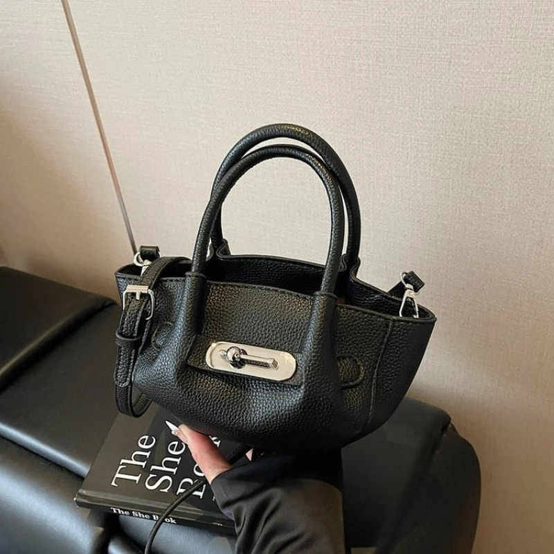 

Шикарная известная в Интернете сумка-тоут с возможностью Crossbody, высококачественное мастерство для женщин, повседневная летняя элегантность
