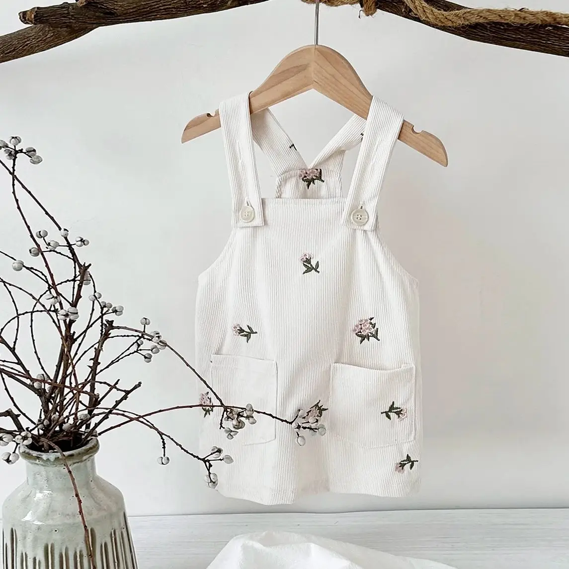 Ins Girls Strap Dress Infant Baby Clothes Version Suspender Dress Summer Flowers Embroidery Sleeveless A-line Infant Dresses