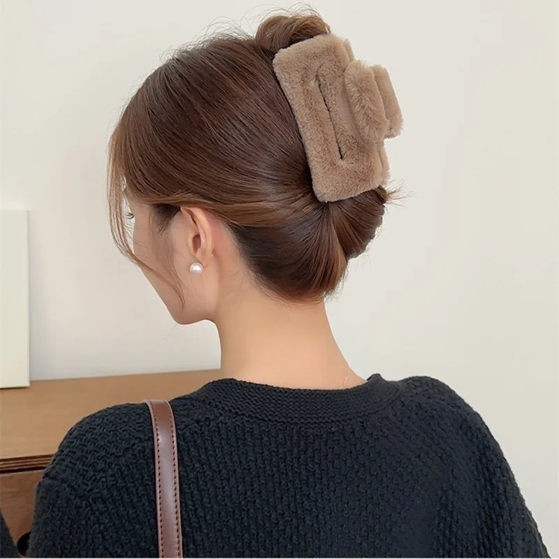 Winter Faux Fur Hair Claw 12cm Large Elegant Hairpins Plush Hair Clip Barrette Square Headwear For Women Girls Hair Accessories