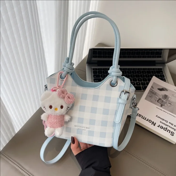 

2025 Sanrio Simple Plaid Hello Kitty Tote Bag for Women Fashionable Bucket Luxury Designer Bag Shoulder Crossbody KT Cat Bag