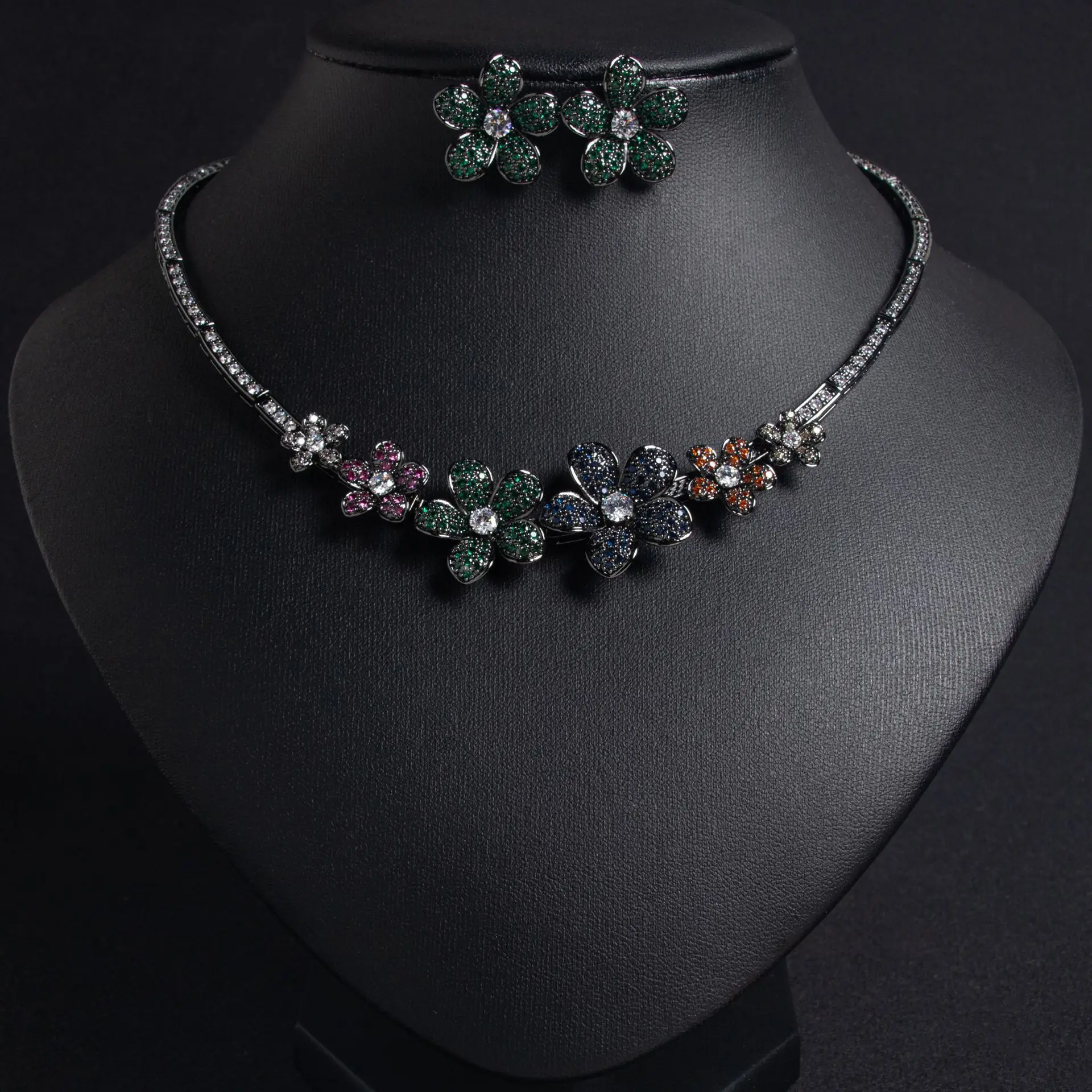 

2025 Women Fashion Luxury Zircon Flower Earrings Necklace Bridal Set