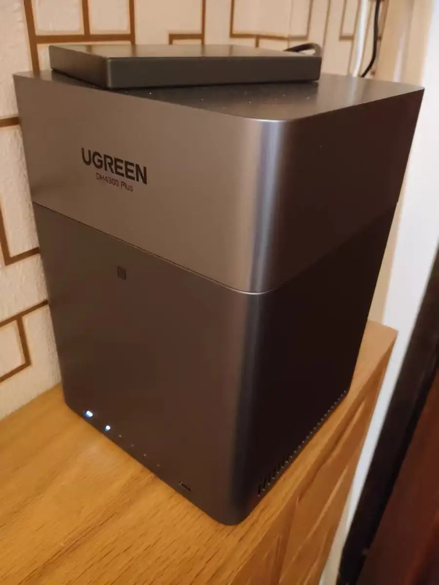

TLF UGREEN DH4300 Plus Mini Home NAS AI Rockchip Octa Core A55-A76 8GB