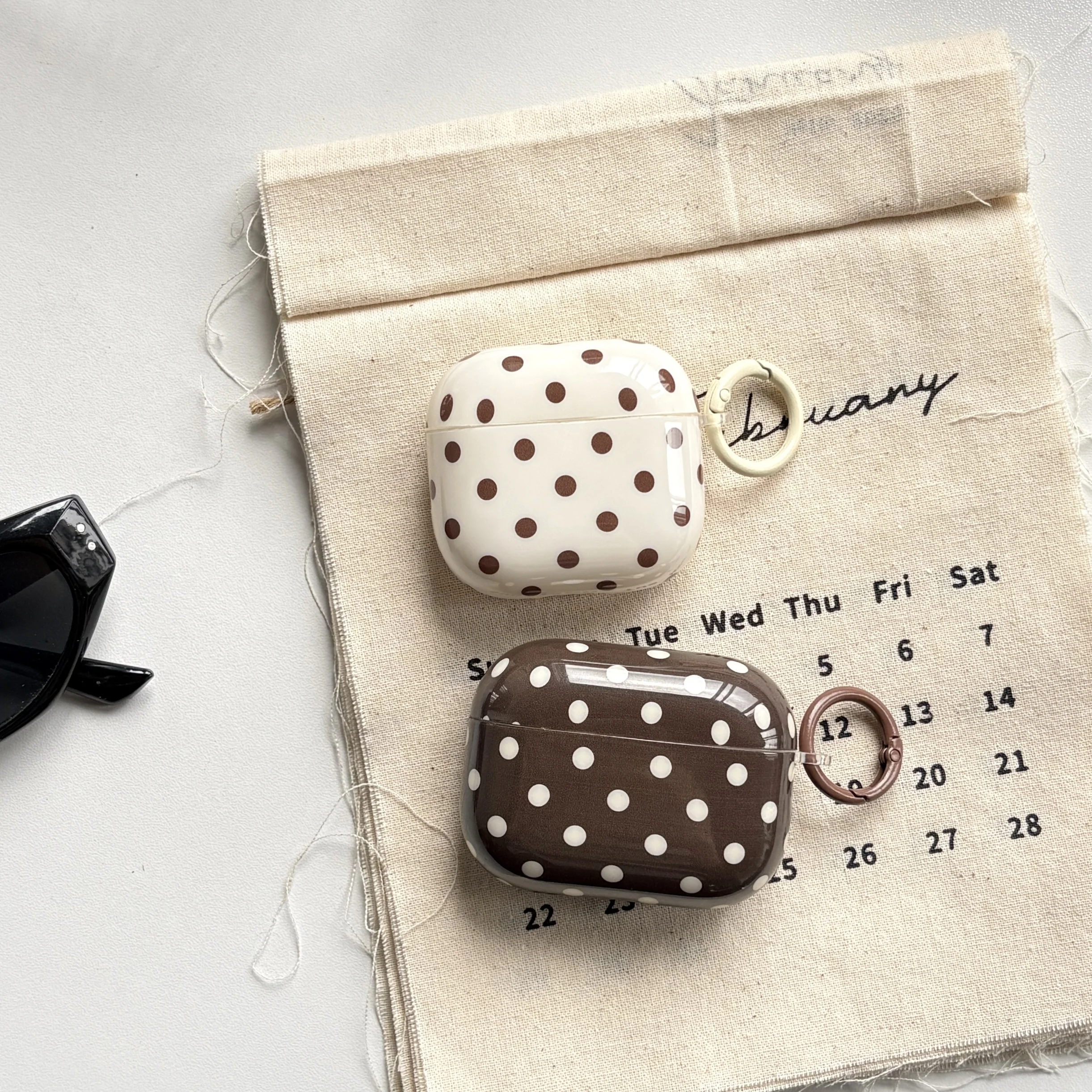 Fashion Retro Brown Beige Polka Dot Pattern Glossy Protective Earphone Case Cover For AirPods 1 2 3 4 5 Pro Pro2 Pro3 with Ring
