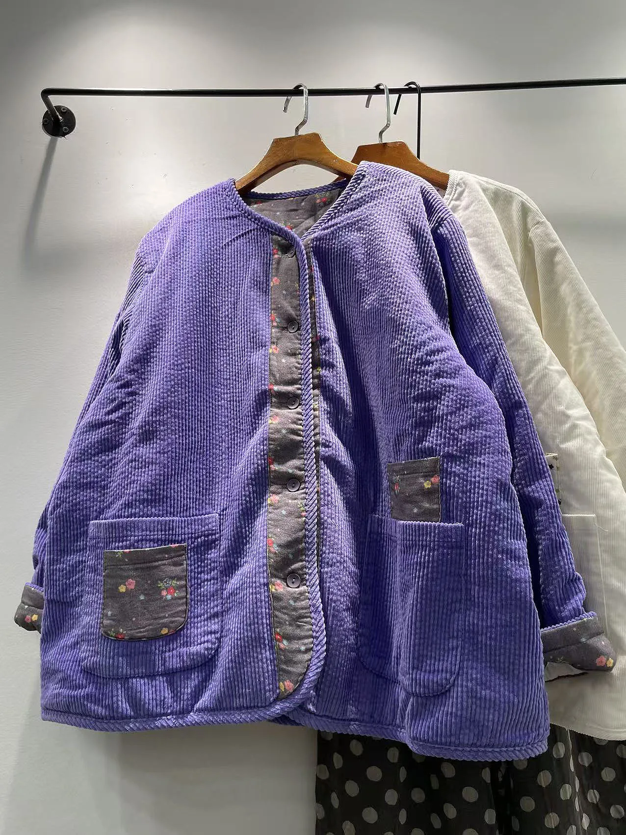 

Зимняя женская куртка из вельвета с цветочным пэчворком, длинными рукавами, хлопковая, теплая верхняя одежда, повседневная, с круглым вырезом, на одной пуговице