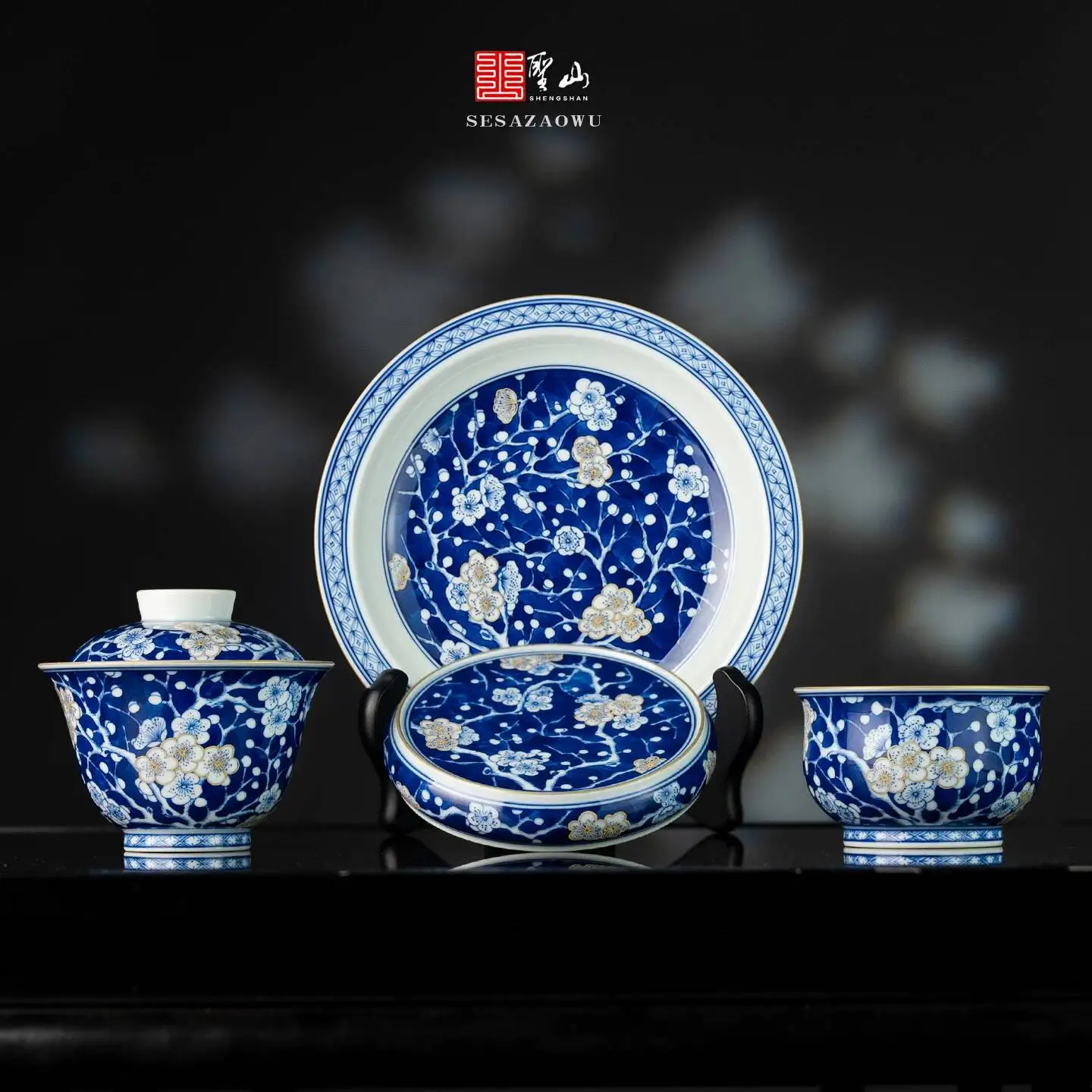 

Sacred Mountain Jingdezhen Blue And White Ice Plum Gold-Decorated Lid Hand-Painted Set Handmade Ceramic Bowl Tea Cup