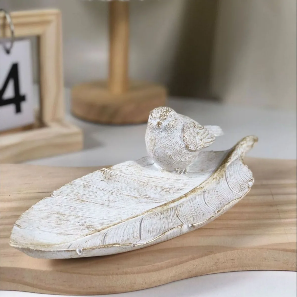 Retro Elegant Leaf Shape Jewelry Decorative Tray With Bird Resin Handicraft Cosmetics Watches Keys Storage Tray Room Ornament