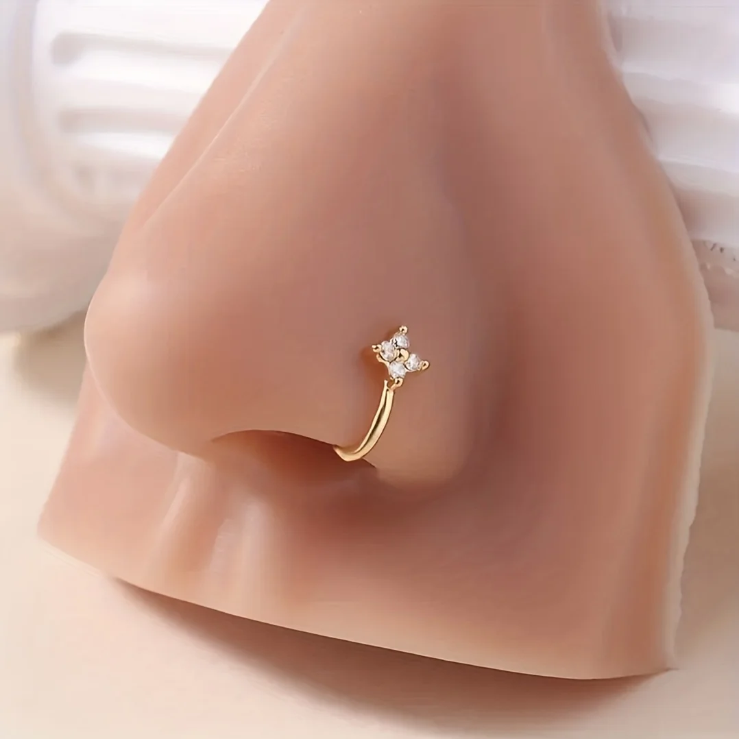 

Креативные, персонализированные цветы с бриллиантами, подходящие для пирсинга носа и серег. Элитный, минималистичный, в холодном стиле, без декоративных элементов.