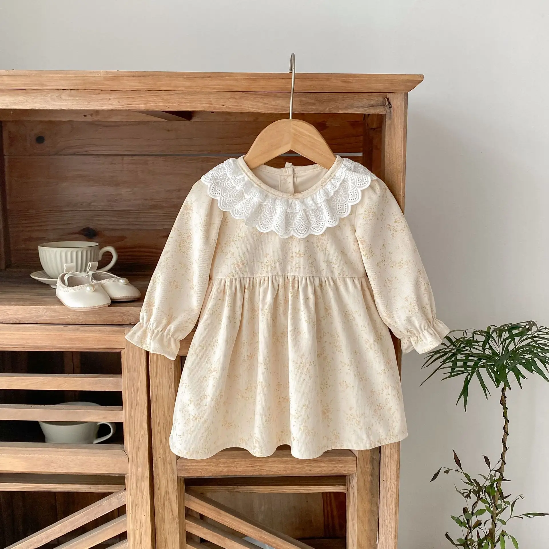 

2025 Autumn New Baby Girls Double Lace Collar Corduroy Floral Print Long Sleeve Princess Dress Korean Style Toddler Floral Dress