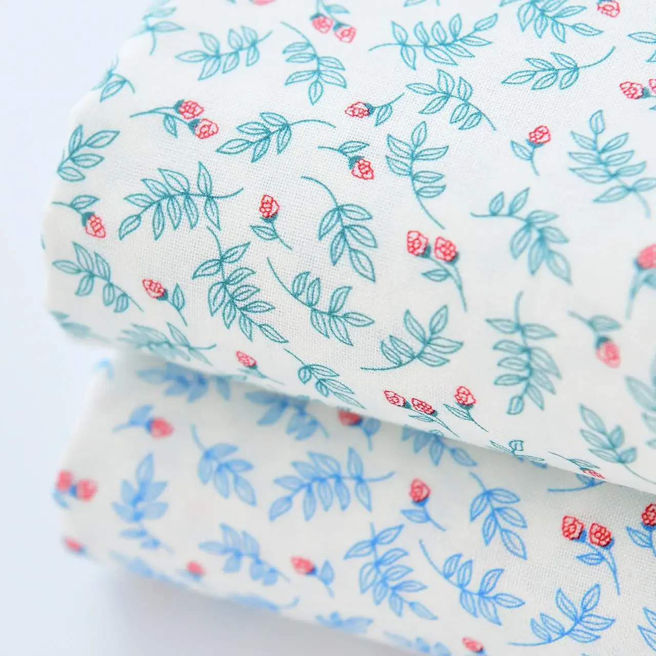 

100% Cotton Fabric with Leaf and Wave Patterns, Perfect for DIY Clothing, Skirts and Dresses, 145x50cm