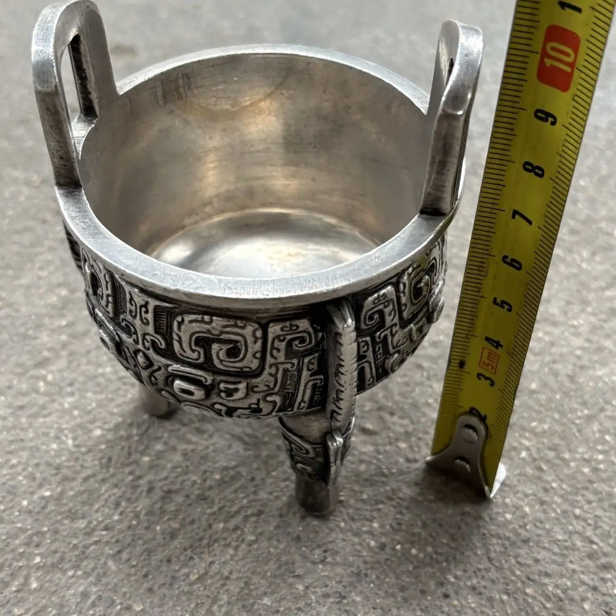 Appreciate the use of silver three-foot tripod portable exquisite small incense burner