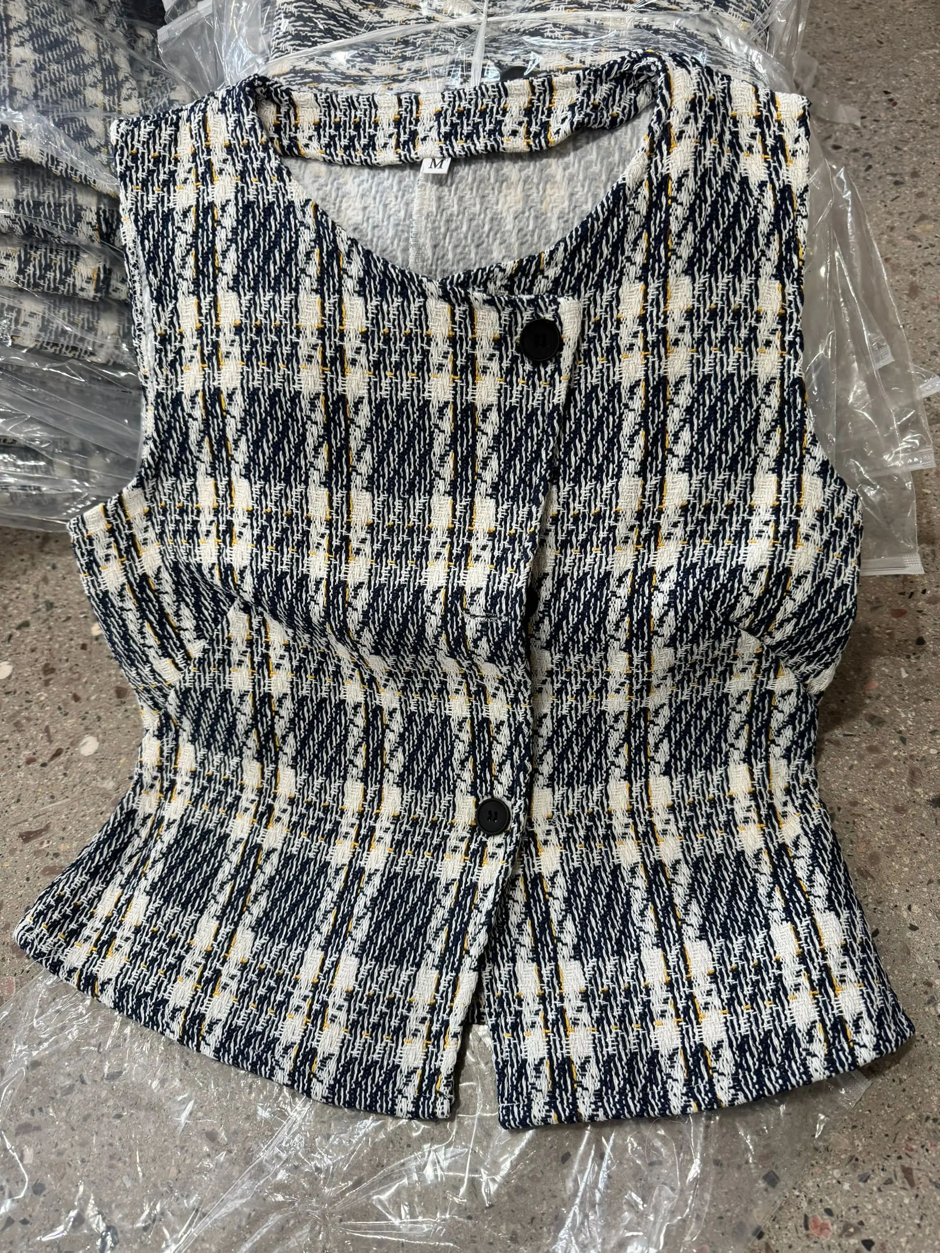 المرأة الصيف موضة س الرقبة غير المتكافئة تصميم الأزرق سترة بلوزات بلا اكمام + واسعة مطوي منقوشة محكم تنورة مجموعة تي شيرتات قصيرة للأطفال