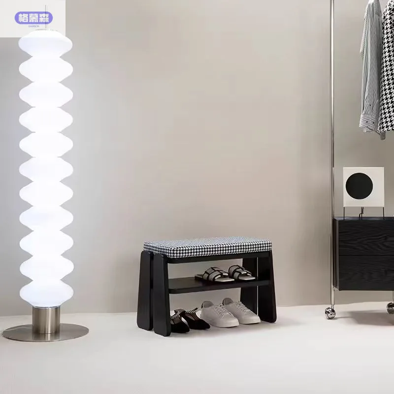 Taburete minimalista para zapatos de viento crema, banco ultraestrecho de madera maciza, taburete para zapatos, puerta de entrada para el hogar, taburete bajo italiano ligero lux