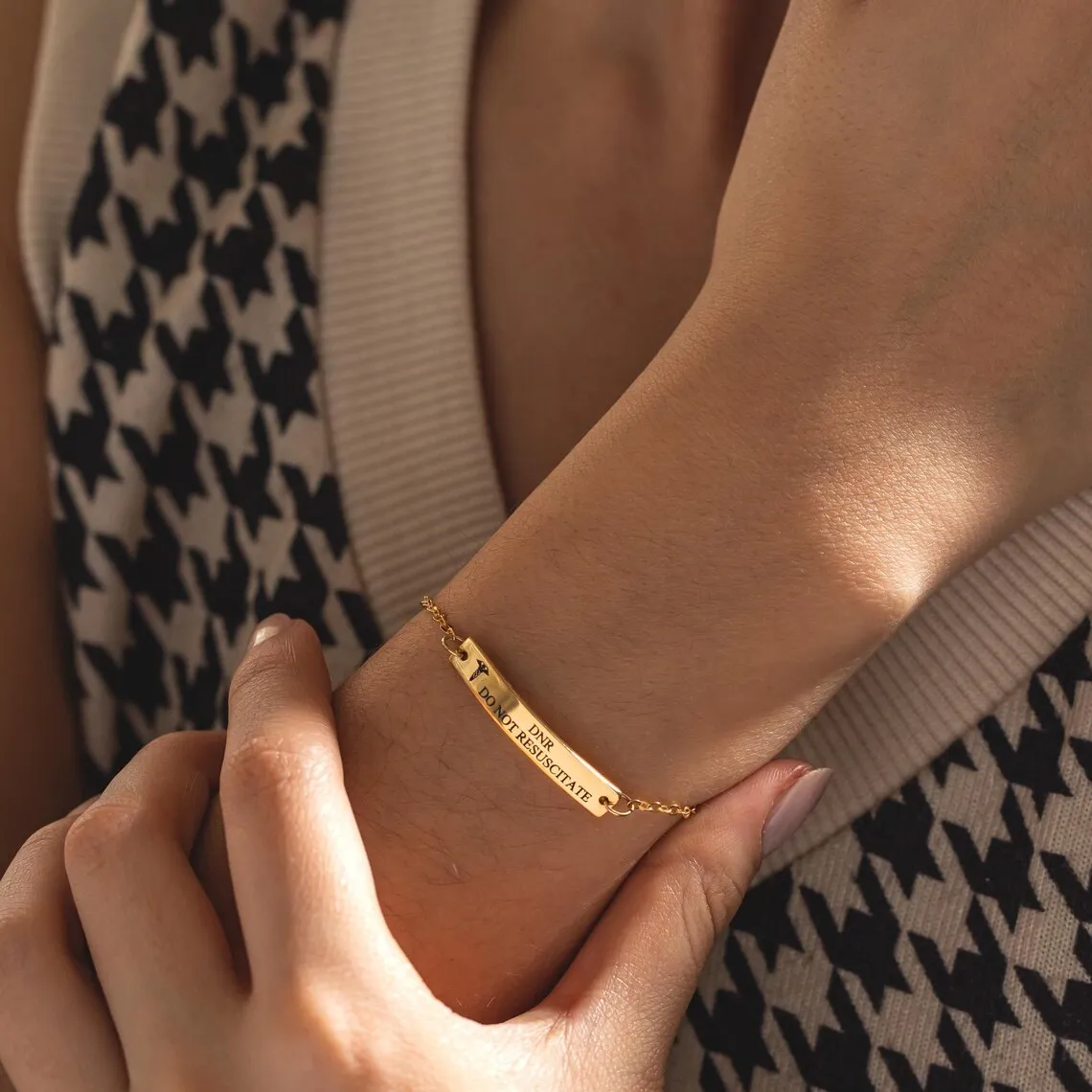 Custom Medical Bracelet Gold Stainless Steel Medical Alert Bracelet Women Penicillin Allergy Bracelet Autism Diabetic ID Jewelry