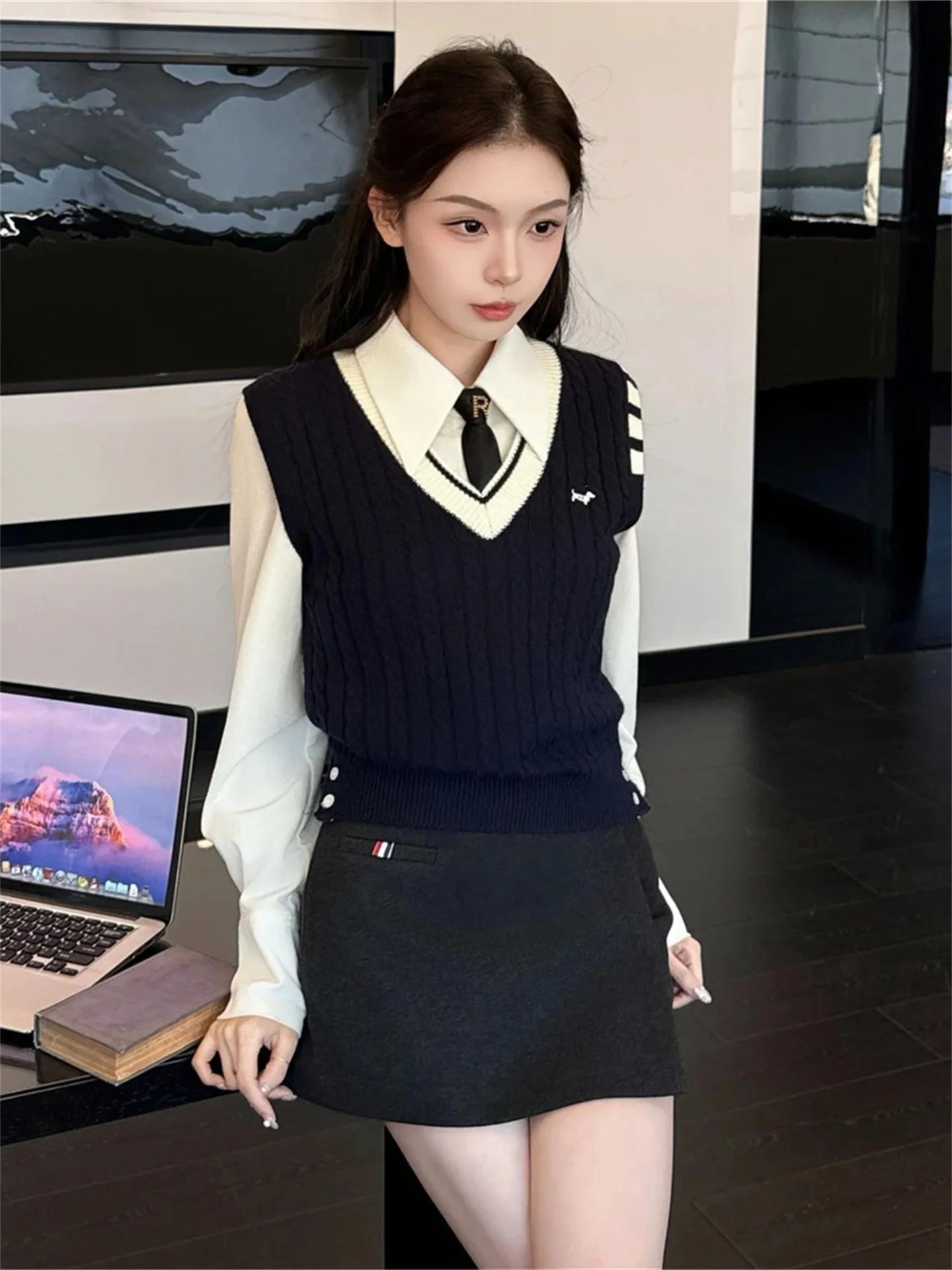 

Korean Fashion College Style Knitted Vest Set Women's Autumn Winter Layering Sweater Vest Shirt Half Skirt Three Piece Set