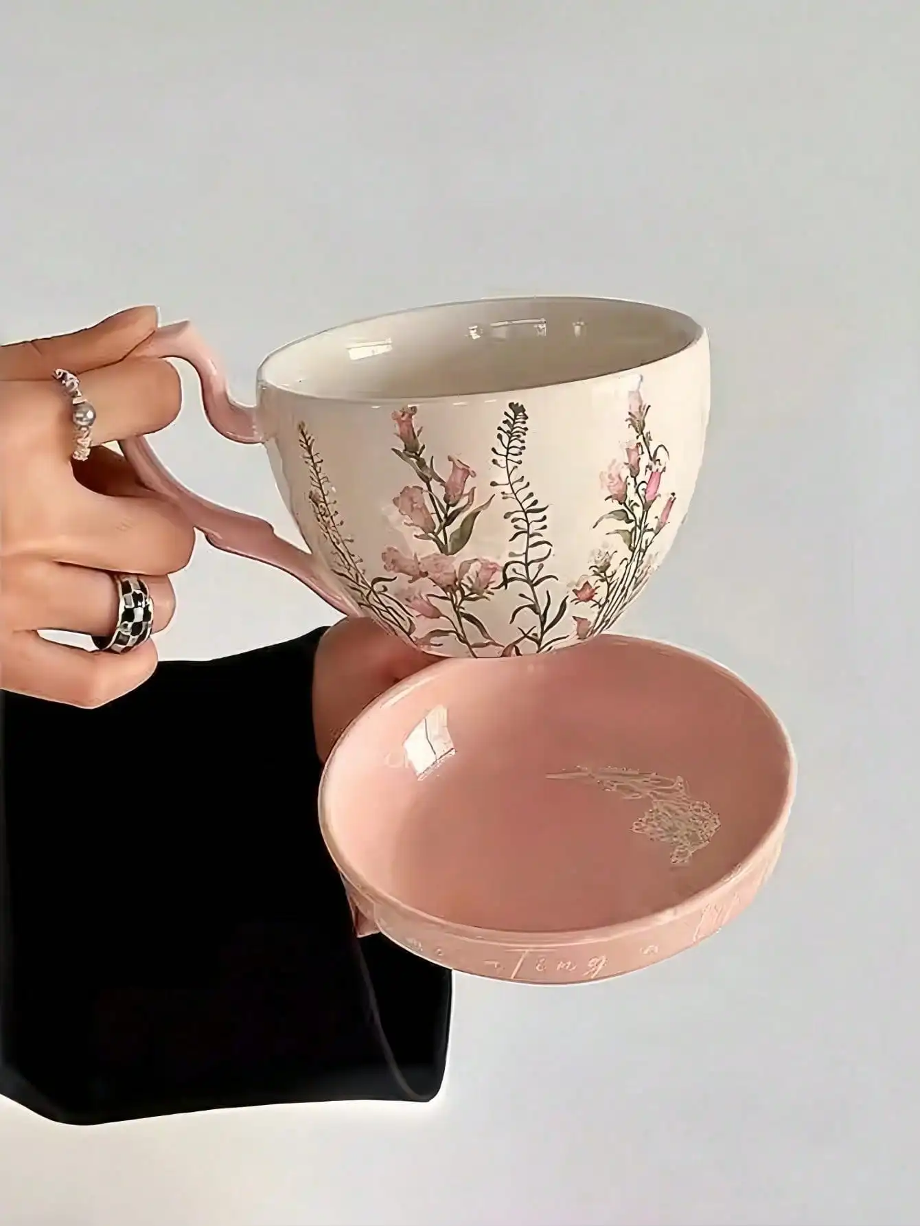 Aesthetic Cottagecore Ceramic Mug Set with Lid & Saucer - 460ml Pink Floral Coffee Cup for Tea, Vintage Gift (Birthday, Wedding)