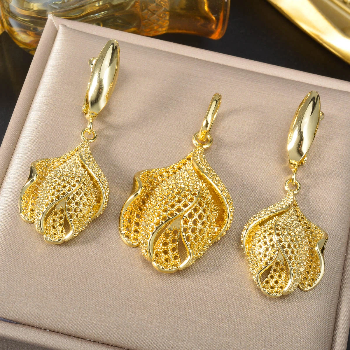 

Necklace Earrings Jewelry Set Fashion Women Gold Plated Romantic Gift for Her Birthday Anniversary Unique Design Party Wear