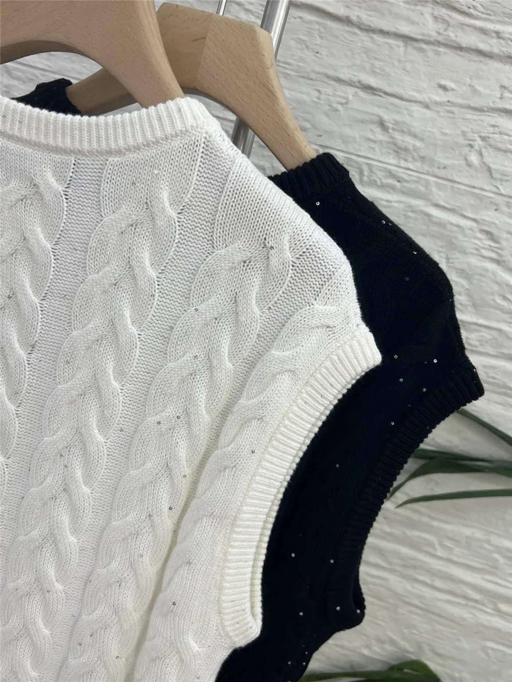 25 Autumn/Winter Women's New Cotton Sequin Twisted Flower Round Neck Sleeveless Knitted Vest