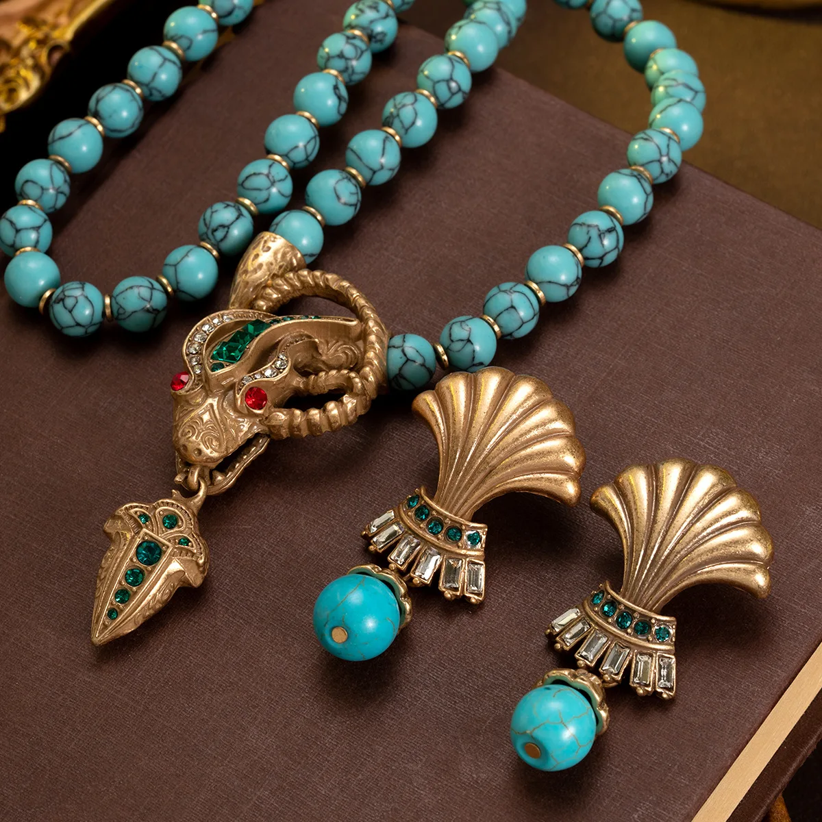 Medieval Necklace Animal Design Palace Style Gorgeous Accessible Luxuryelegance Distressed Beaded Necklace