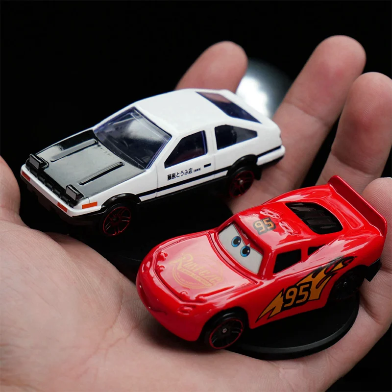 

AE86 car model Driftable car model ornaments Drifting AE86 Car model ornaments Drift by swaying the tail along the turn