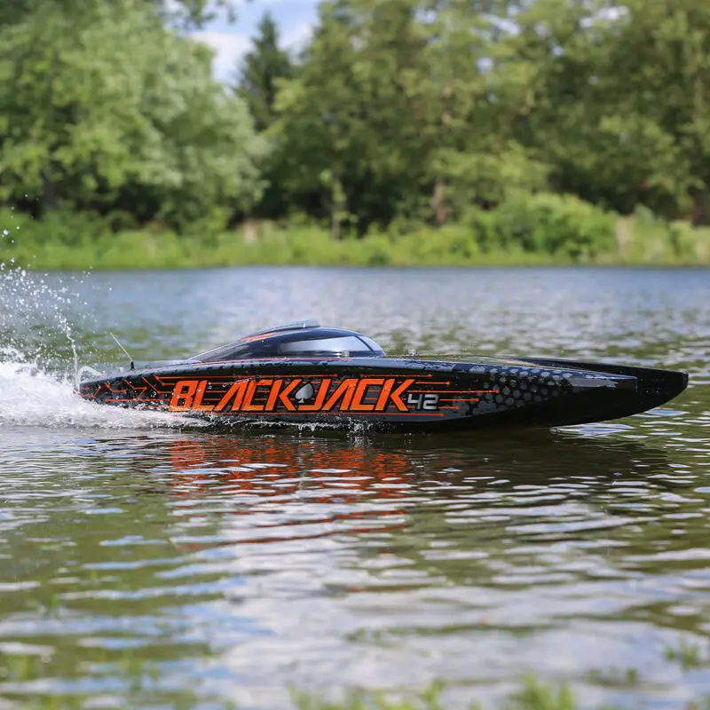 

Large Remote Control Boat Brushless Catamaran Blackjack 42" 8S Horizon PRB08043T1 Professional Racing RTR: White/black