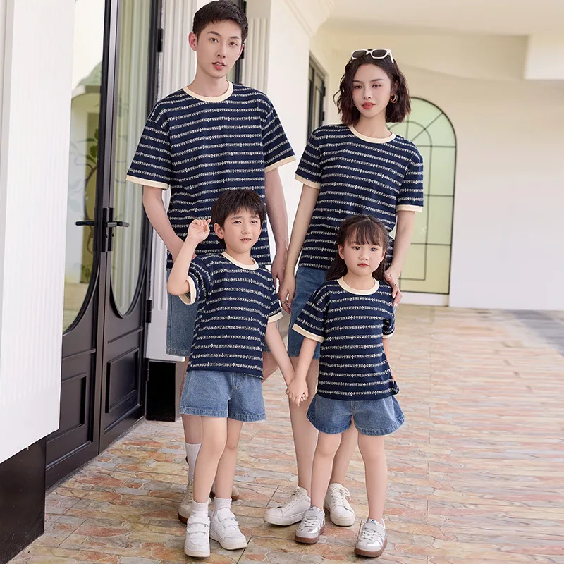 

Family Tees Parent-child Striped Print T Shirts Father Mother and Son Daughter Matching Clothing 2025 Mom Dad and Children Tops