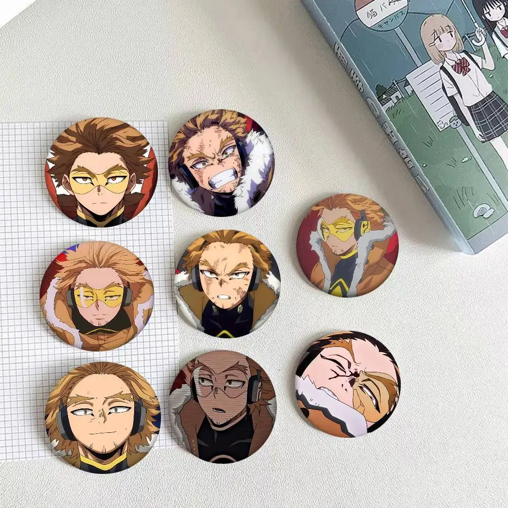 1 Stück Anime Takami Keigo Cartoon-Stil Abzeichen Broschen für Rucksackdekoration Runde Emaille-Pins für Accessoires