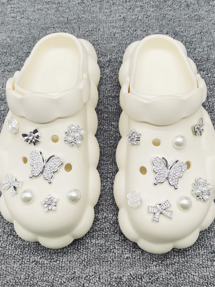 16-teiliges Set Glitzernde Silberne Schmetterling-Schuhcharms aus ABS, Schleifen- und Blumen-Schuhclips, DIY-Dekorationen für Clogs – Detail 5