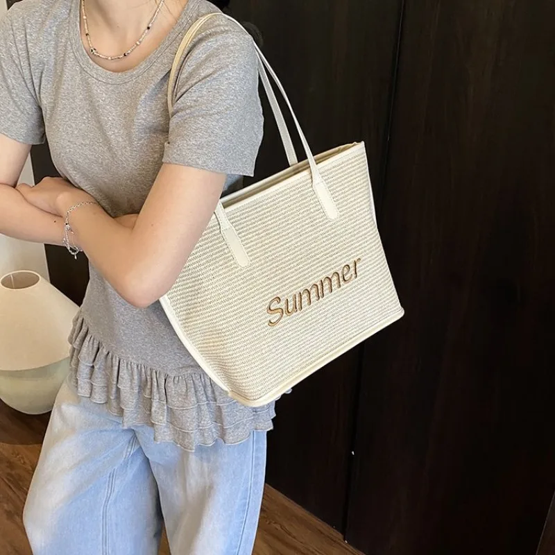 

Modern Crossbody Bag For Women A Sleek And Streamlined Design For The Minimalist Woman