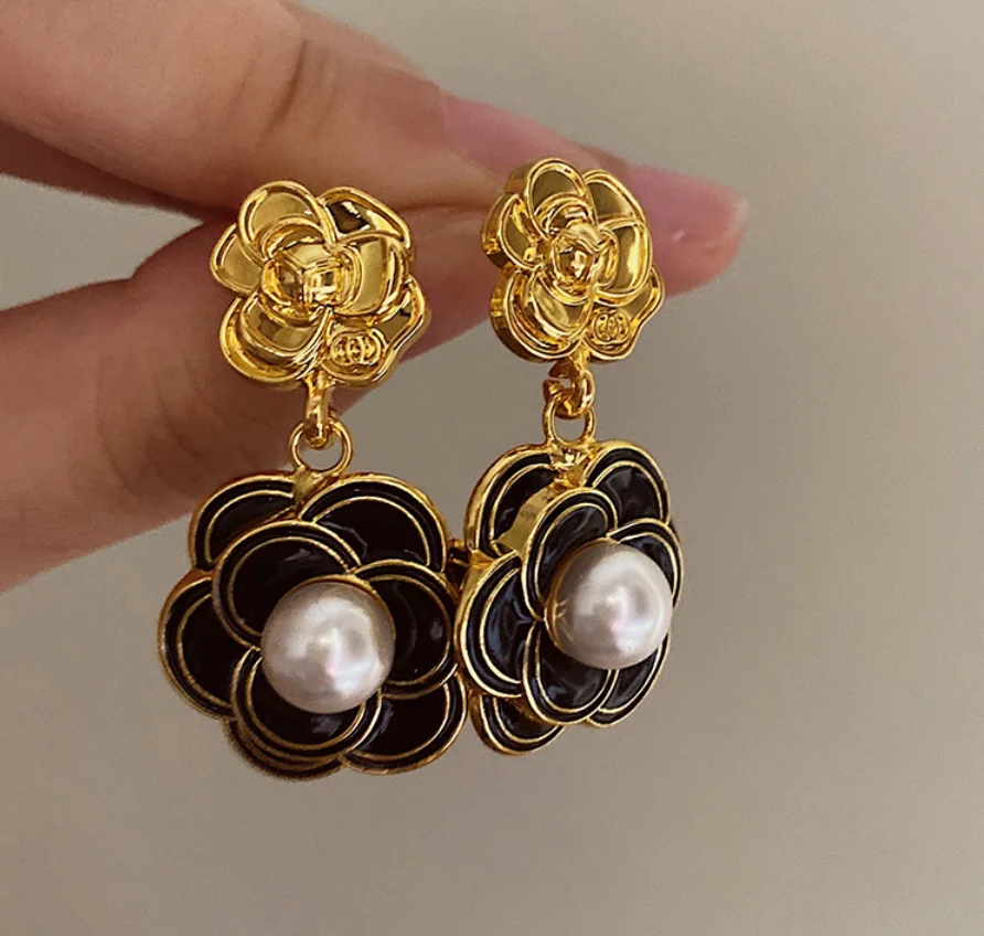 2022 new Vintage camellia black and white flowers alloy pearl luxury earrings for women fashion jewelry