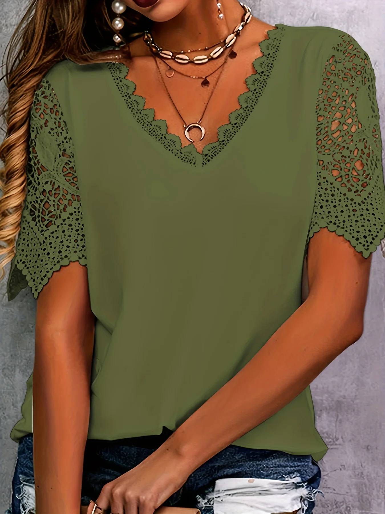 

2025 Women's Green Lace Trim Top V-Neck Short Sleeve Casual Shirt