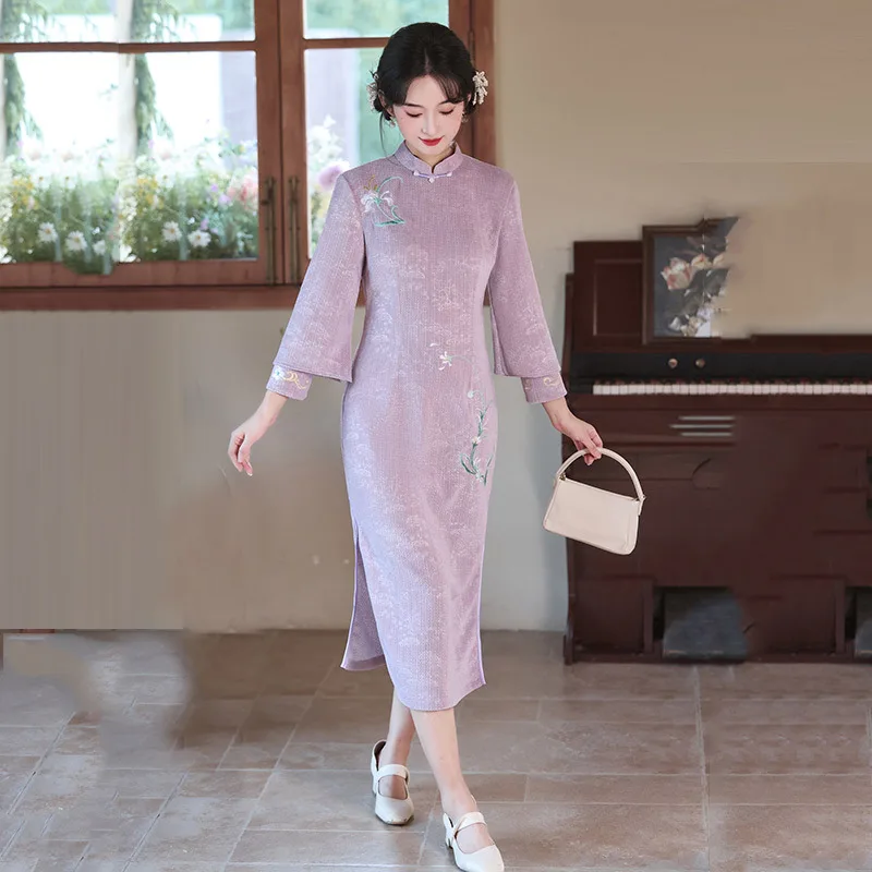 فستان تشيباو المطرز الجديد على الطراز الصيني الشاب شيونغسام للنساء لخريف وشتاء 2025