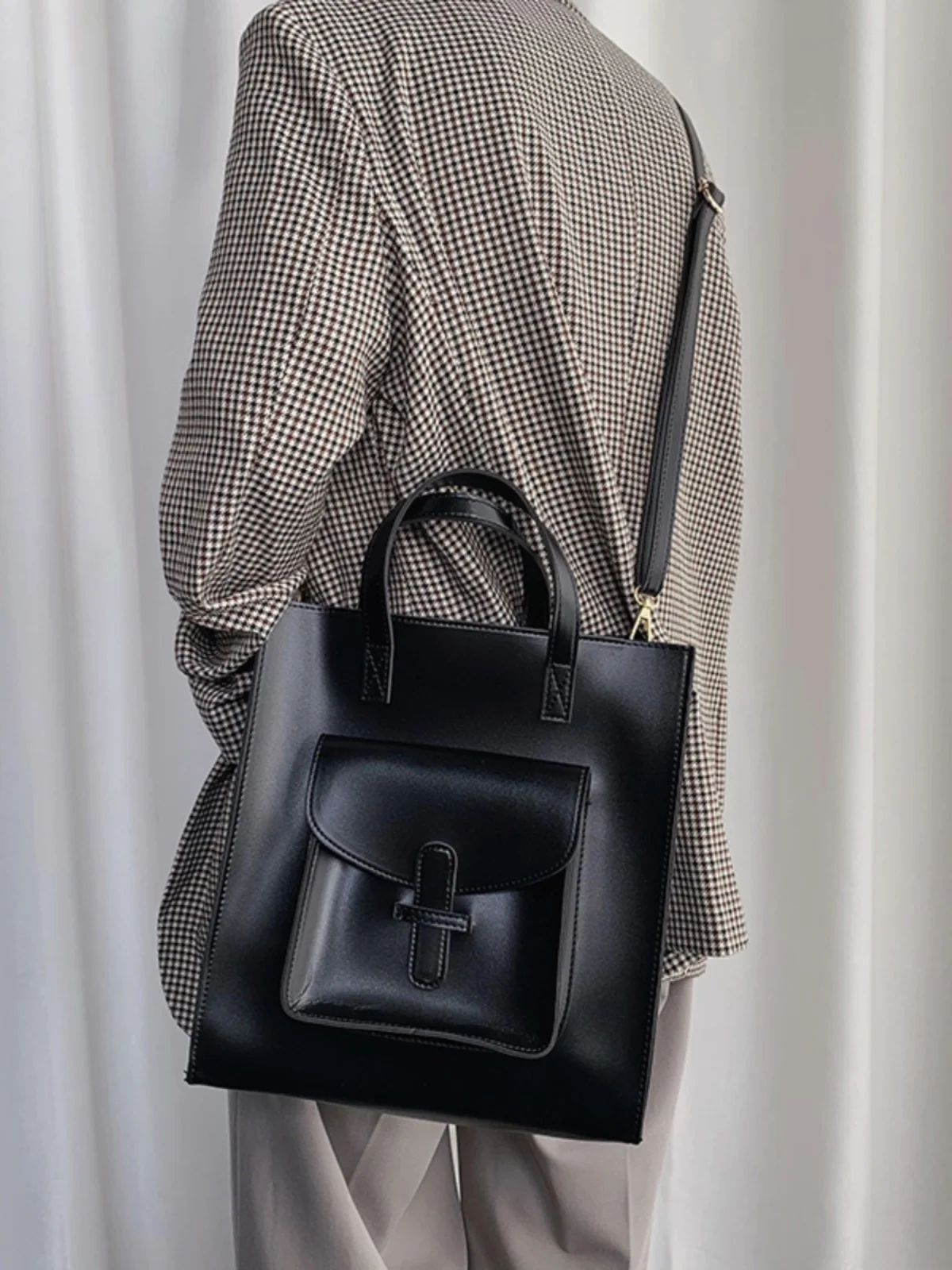 

Ретро-кожаная сумка-кроссбоди в британском стиле, простая сумка-кет, корейская версия, большая вместительная сумка на одно плечо для мужчин