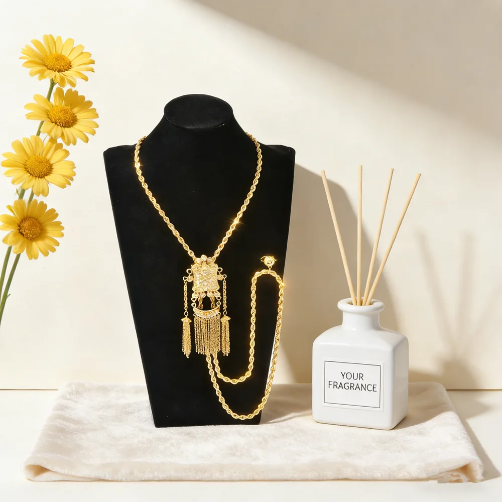 Luxurious Intricate Hollow Carved Inlaid Necklace, Gold Vintage Palace-Style Bridal Wedding Styling Essential Jewelry