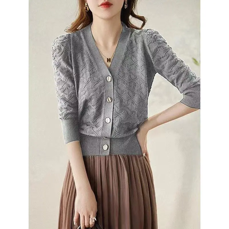 Knitted Cardigan Women\'s Spring New Retro Casual Design Elegant Top Temperament V-neck Sweater Jacket