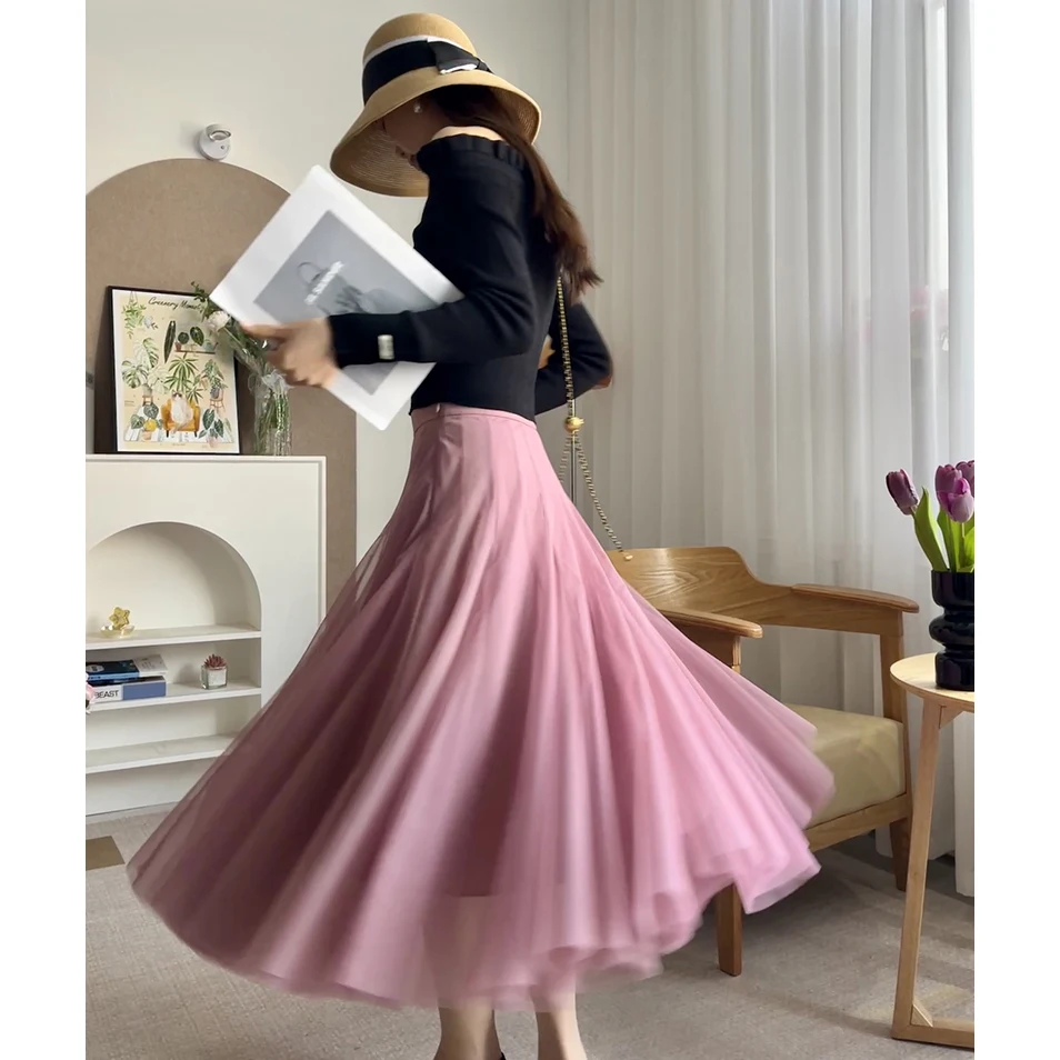 

Юбка миди А-силуэта с высокой талией и многослойными тюлевыми вставками из легкой ткани Mantra: модный дизайн для весны и лета