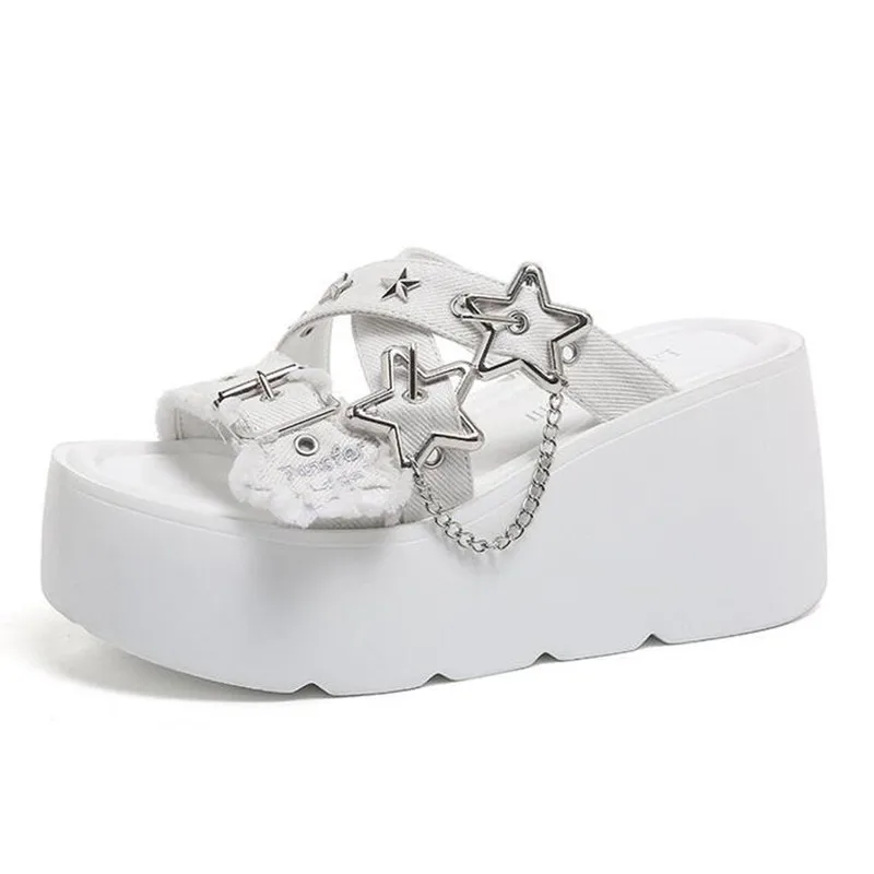 

Новые женские сандалии на массивной платформе с пряжкой в стиле панк-рок, летние 2026, черные джинсовые шлепанцы на танкетке, готические туфли на толстой подошве