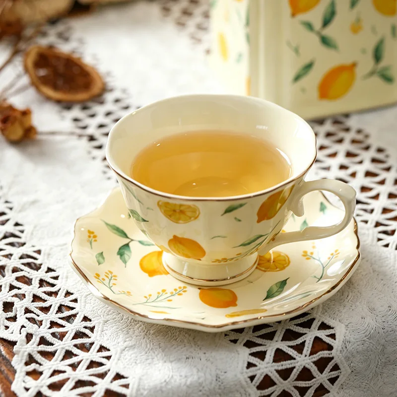 Tasse à café et soucoupe en céramique au design citron frais, style INS, pour le bureau et le thé de l'après-midi, avec bordure dorée de luxe léger, mug pour la maison