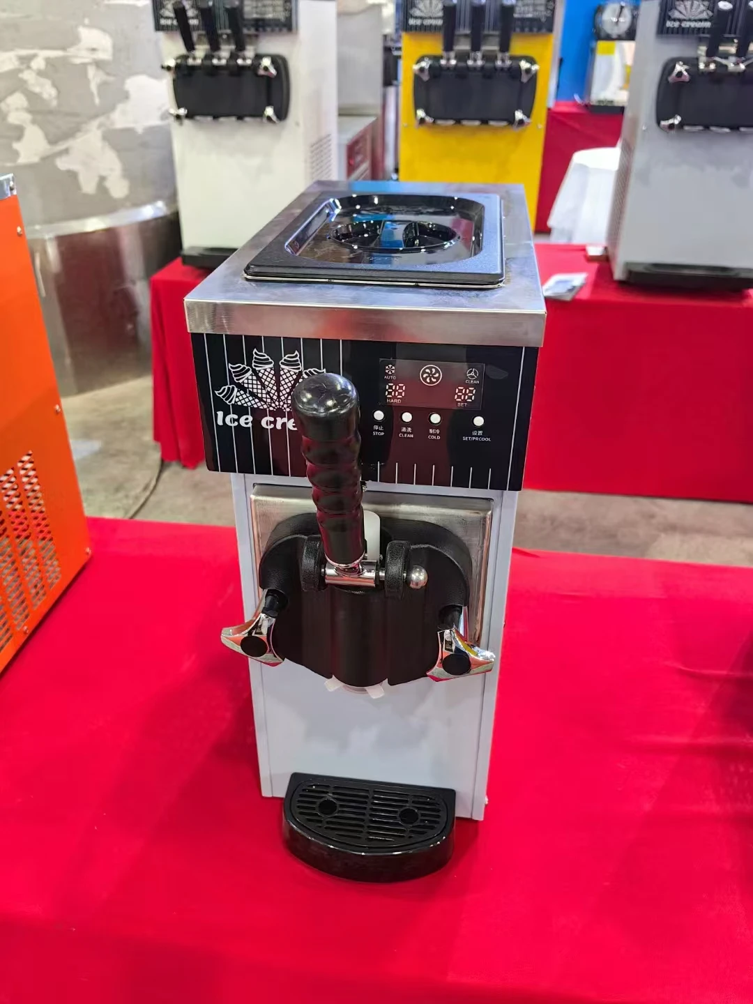 

Compact Ice Cream Machine:Ideal For Cafes,Food Trucks,and Outdoor Vending