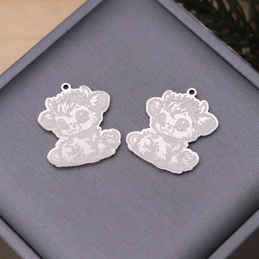 2pcs High Quality Stainless Steel Highland Calf With Flower Curly Tail Pet Pendant Charms for Jewelry Making Necklace Accessory
