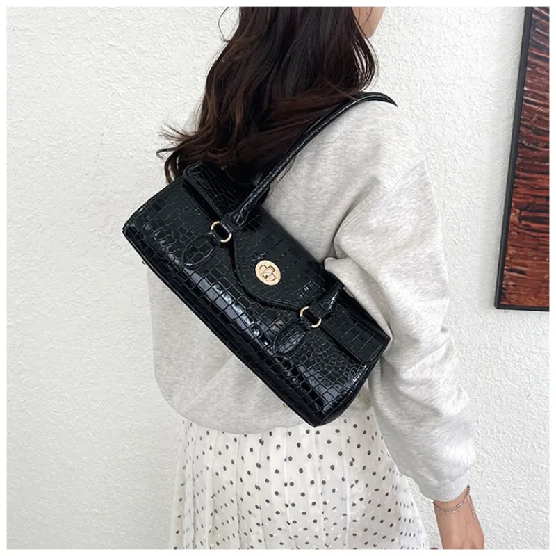 

2026 New Versatile Fashion Retro Trend Shoulder Large Capacity Handbag