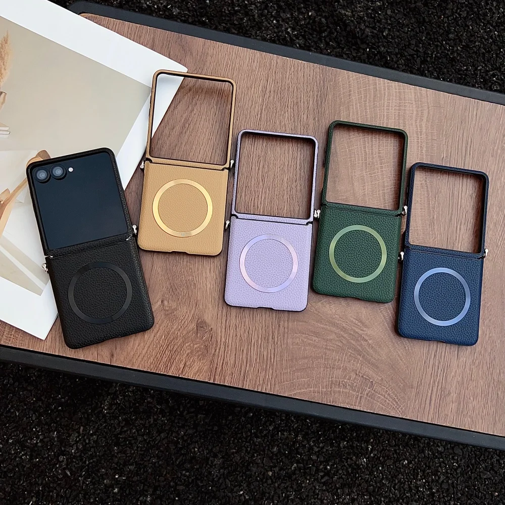 حافظة شحن لاسلكية مغناطيسية فاخرة من الجلد بنمط ليتشي لهاتف سامسونج جالاكسي Z Flip 7 6 5 4 5G غطاء مقاوم للصدمات ناعم