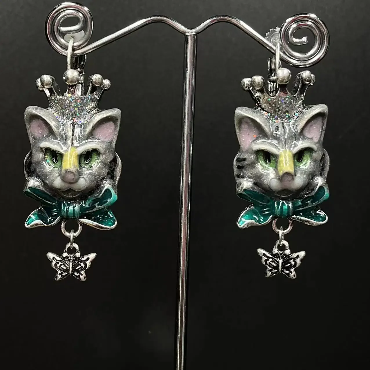 Qingdao Vintage Enamel Alice Adventures in Wonderland Cat KF Earrings Ear Buckles and Necklace/brooches Vintage Cat Set