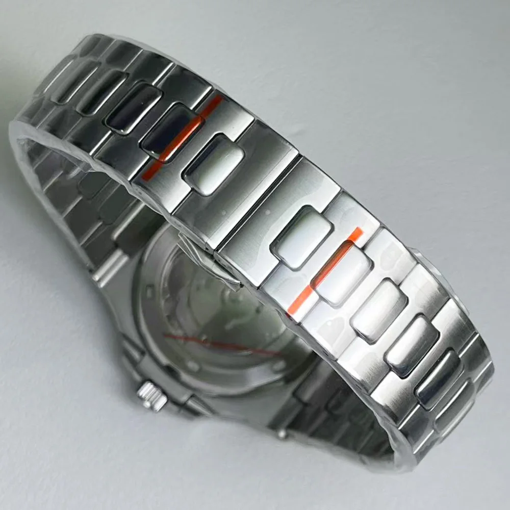The 2025 new best-selling men's automatic mechanical stainless steel sports watch is water-resistant to 100 meters