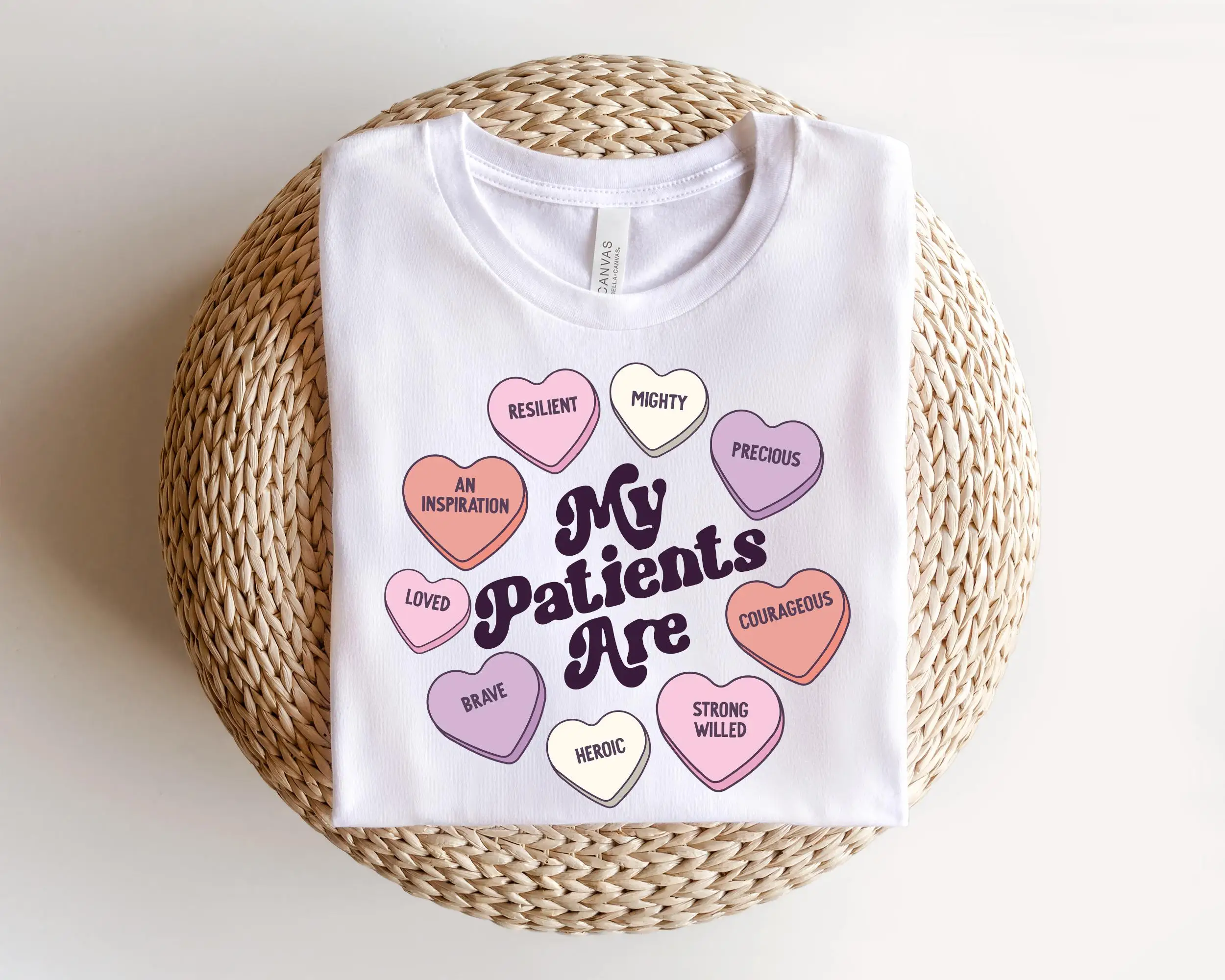 

Забавная футболка медсестры с сердечками на День Святого Валентина в стиле ретро