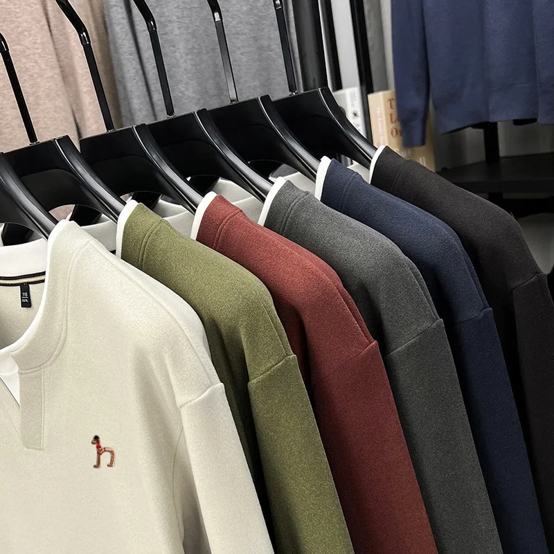 Hochwertiges Herren-Langarm-T-Shirt mit Rundhalsausschnitt, Zweiteiler-Optik, Farbblockierung, Besticktes T-Shirt, Modischer Trend in Herrenbekleidung – Detail 8