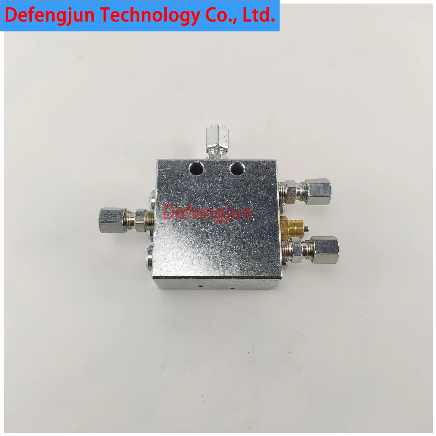 Vehicle Mounted Pump Concrete Lubrication Equipment 2-6JPQ Series Single Line Progressive Dry Oil Integral Distributor