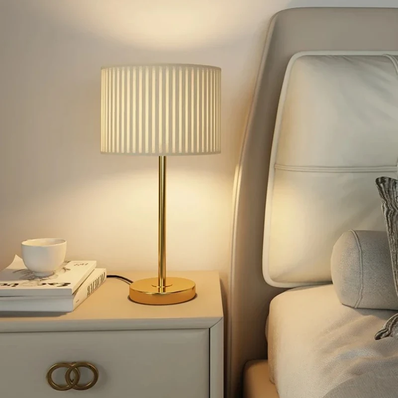 Modern Minimalist Fabric Table Lamp Bedroom Bedside Lamp Light Luxury High-end Sense Fashionable American Decorative Table Lamp