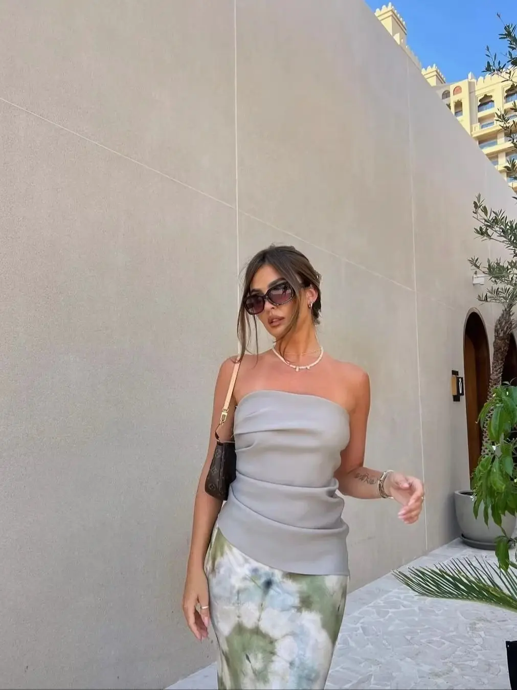 

XEASY 2023 NEW Summer Women Solid Color Strapless Asymmetry Ruched Zipper Decoration Vintage Streewear Top