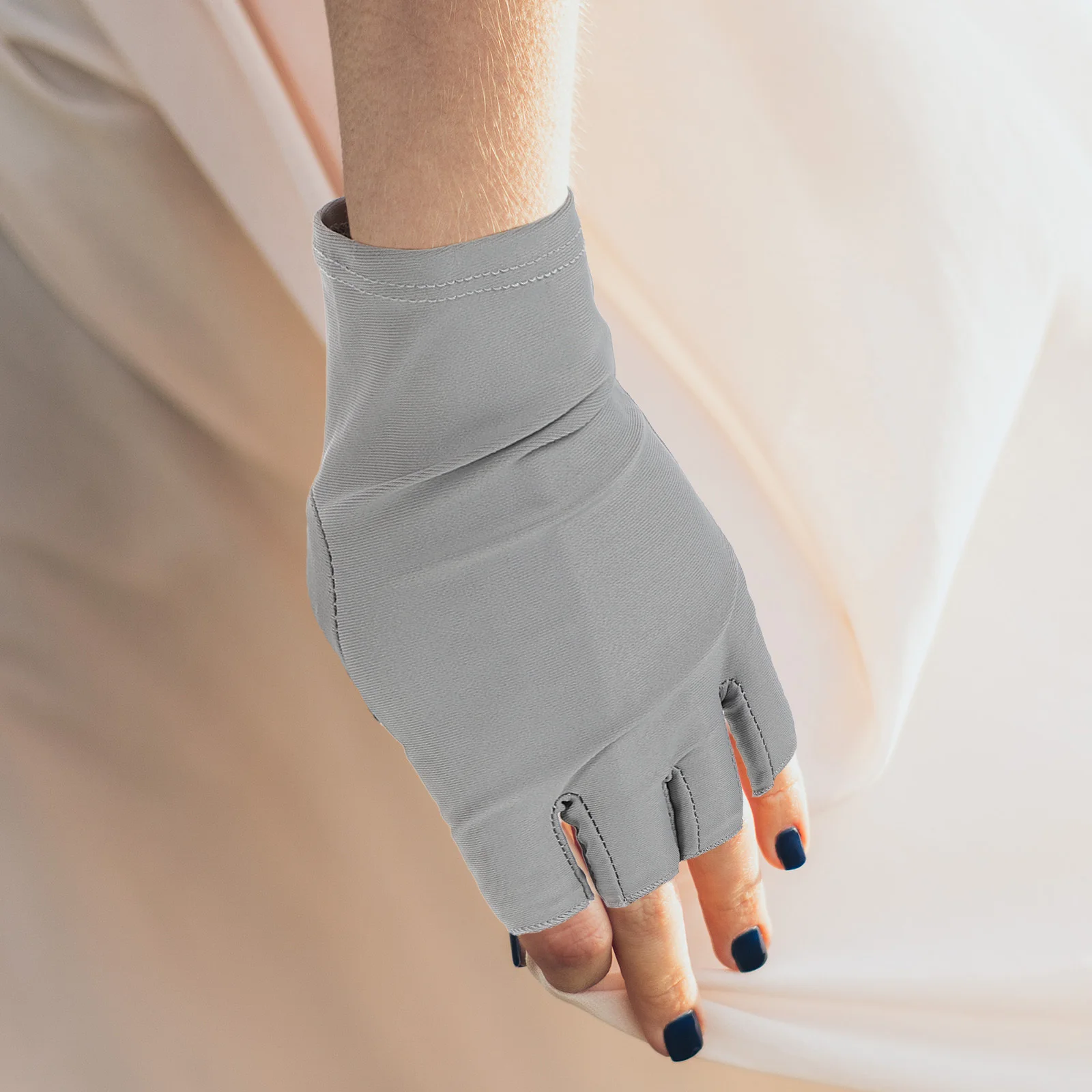 

4Pairs Uv Protective Gloves for Nail Art Gel Curing Manicure Sun Protection Gloves Women's Hands Care for Outdoor Sports Biking