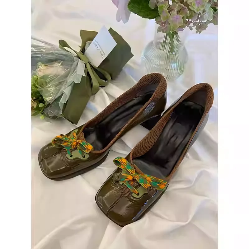 

Vintage Women's Low-Cut Heels with Bow Accent, Soft Leather, Chunky Heel And Square Toe Pumps